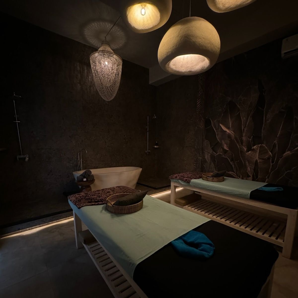Private room at LOA SPA with two massage beds